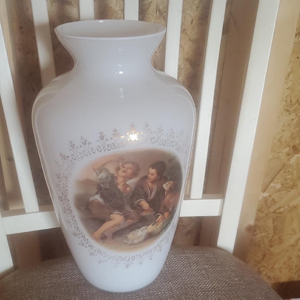 Charming White Ceramic Vase with Artistic Design